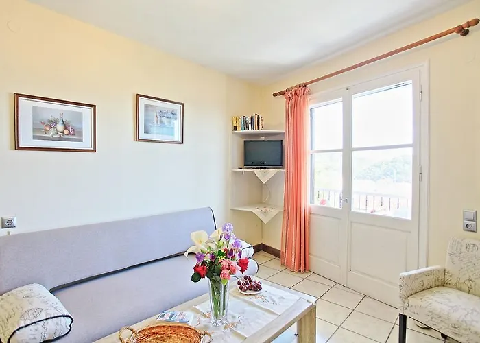Apartment Avgi Dio *
